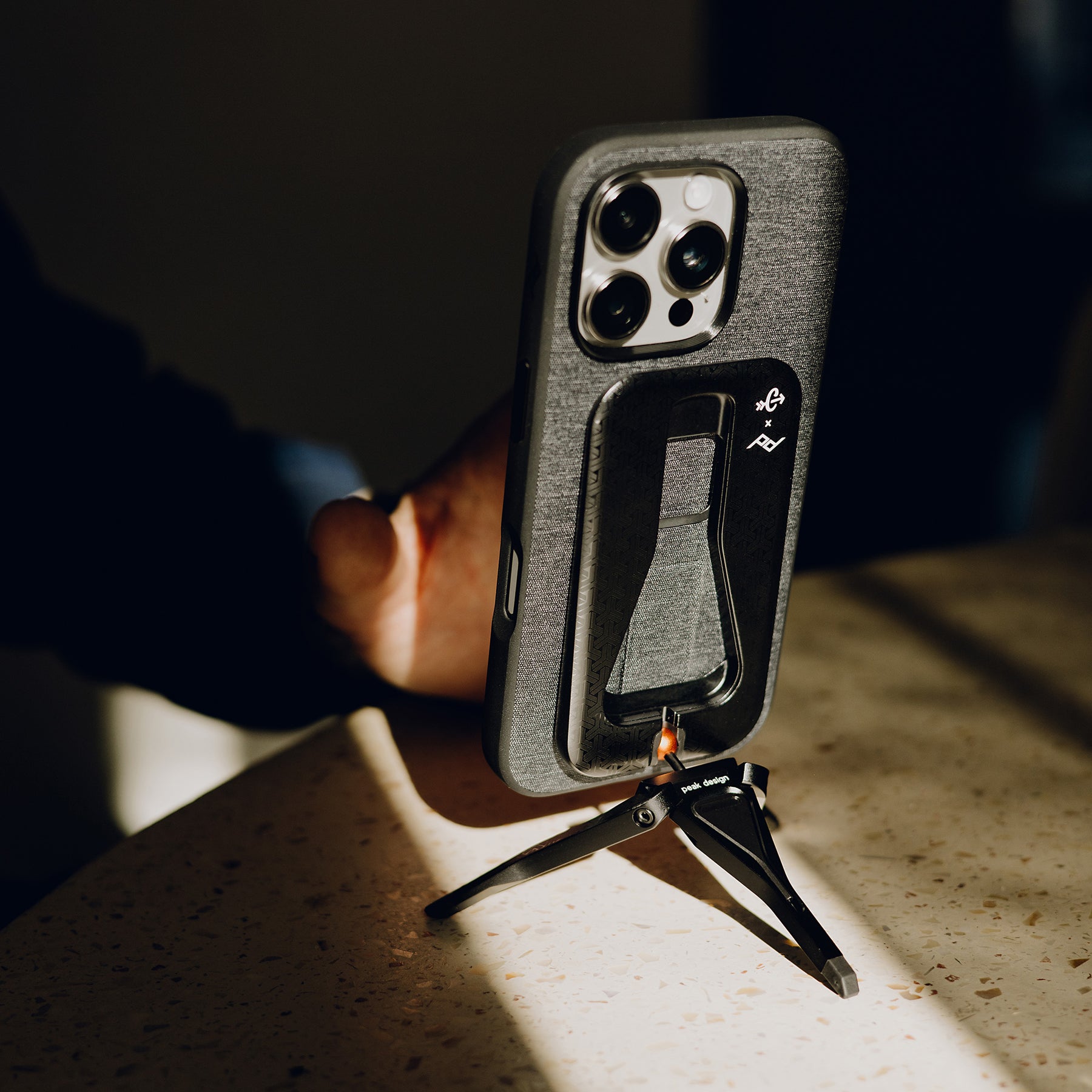 Peak Design x Carryology - Mobile Tripod